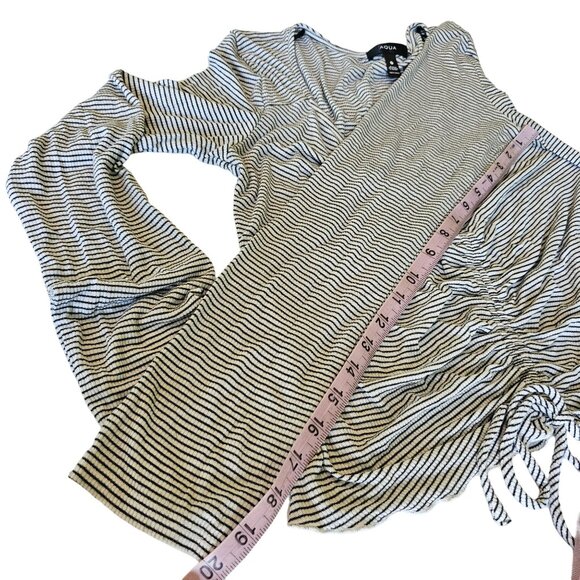 Aqua Women's Black White Striped Roughing Front long Sleeved Top size Large - Picture 12 of 13
